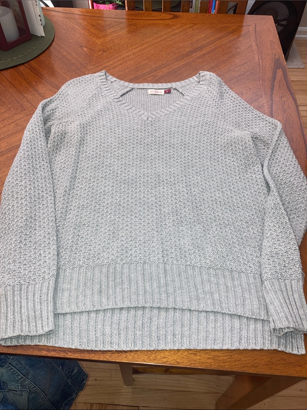 LIKE NEW… Sparkly/ Gray SO …V-neck sweater